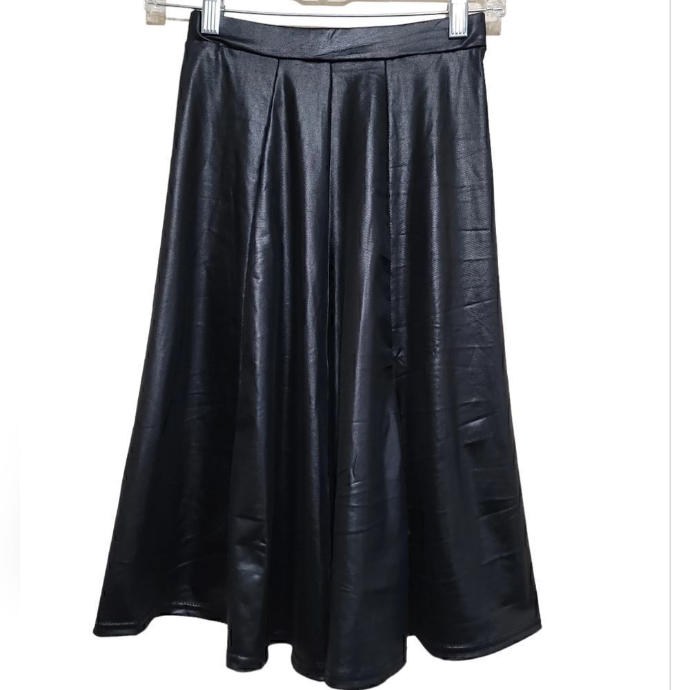 Boohoo Women's Black Skater Skirt Sz 4